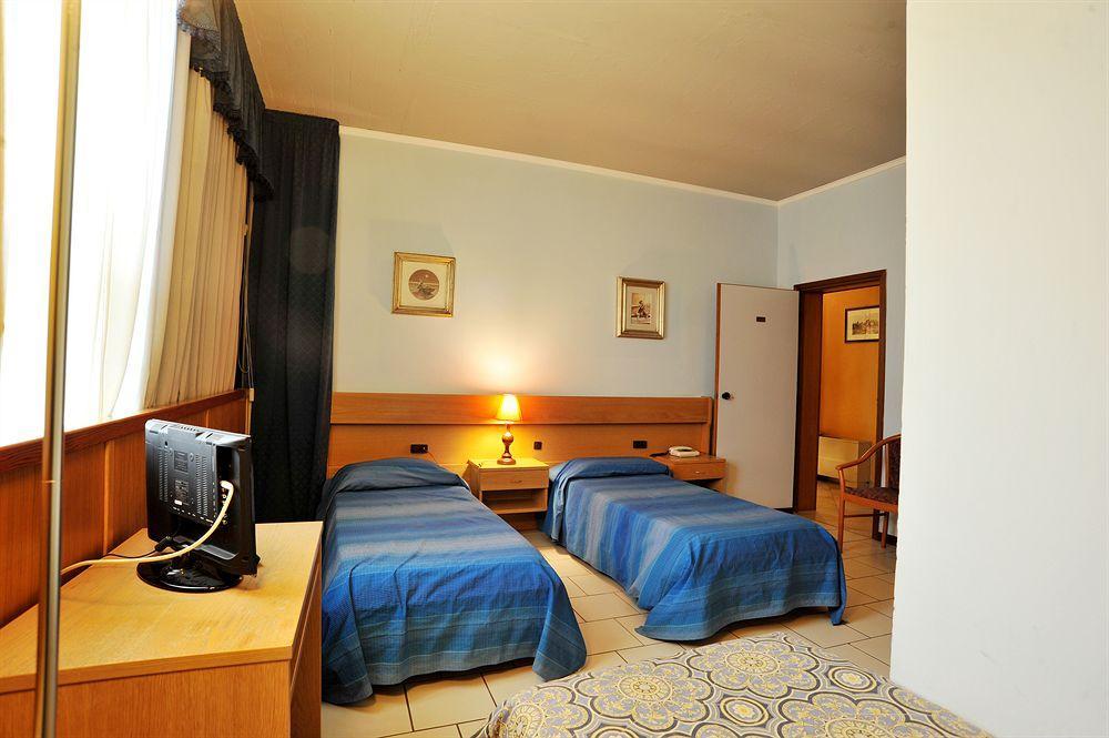 Hotel Cristallo Barga Fornaci di Barga Extérieur photo