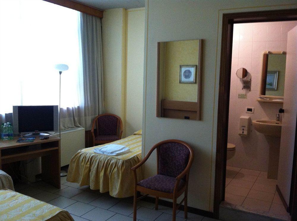 Hotel Cristallo Barga Fornaci di Barga Extérieur photo