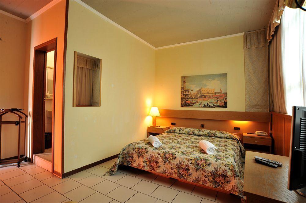 Hotel Cristallo Barga Fornaci di Barga Extérieur photo