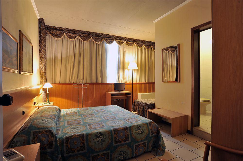Hotel Cristallo Barga Fornaci di Barga Extérieur photo