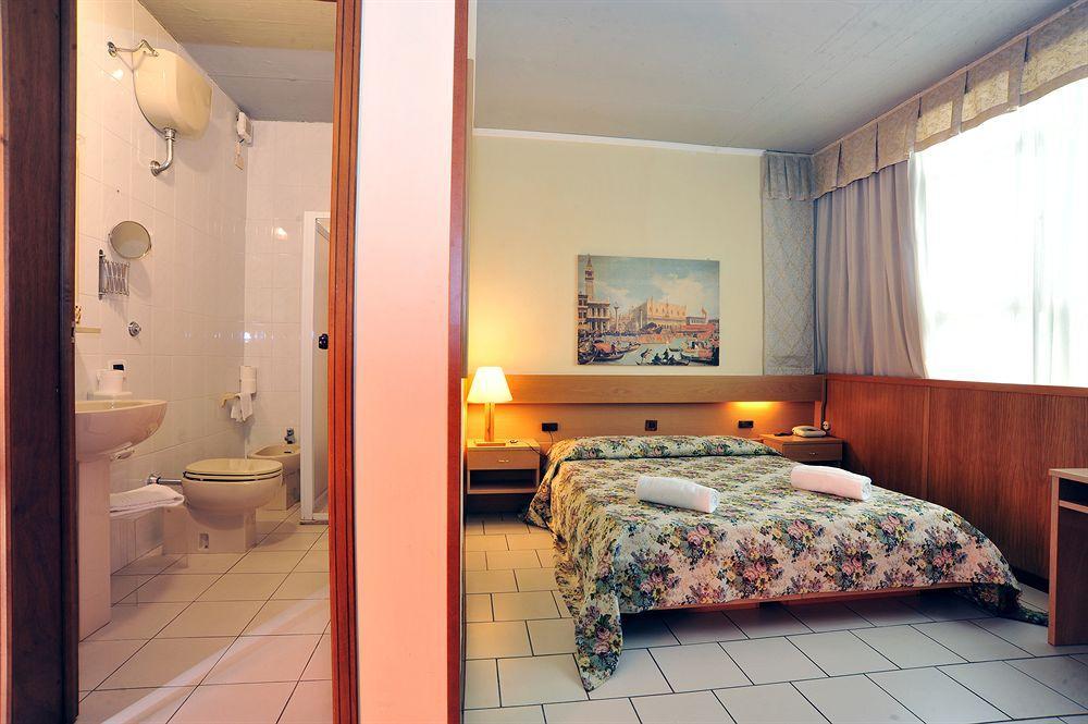 Hotel Cristallo Barga Fornaci di Barga Extérieur photo